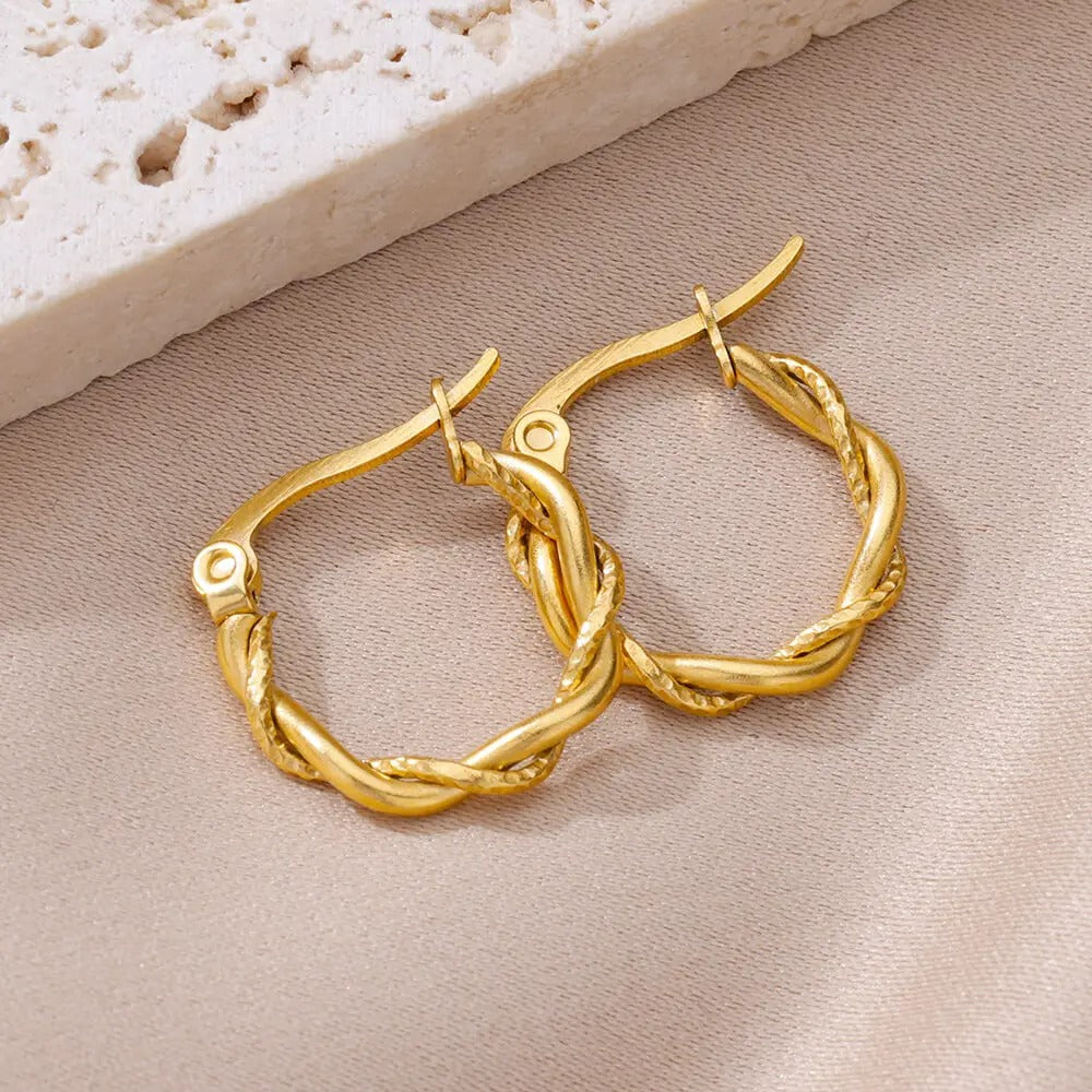 Gouden Twist Oorbellen - Verdraaid
