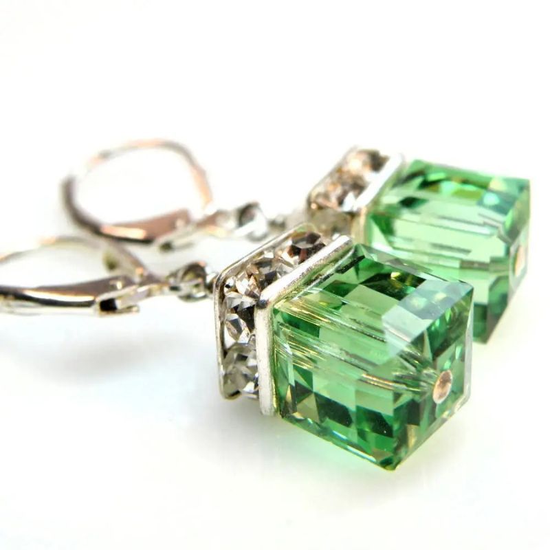 Peridootkristal Oorbellen met Stralende Groene Gloed – Vivi