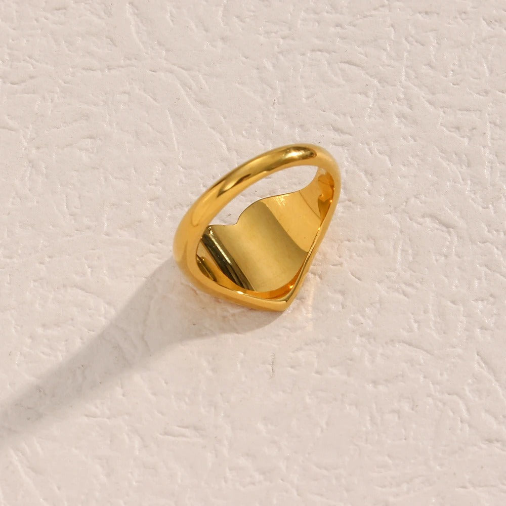 Vergulde hartvormige ring - Opaal