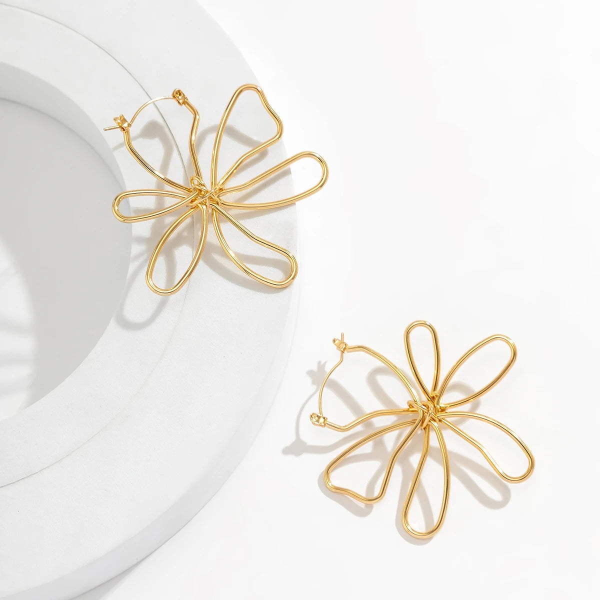 Gouden Geometrische Bloem Stud Oorbellen - Tommie