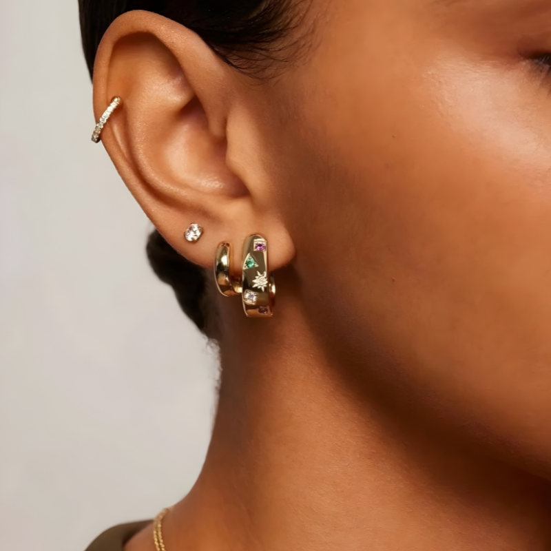 Chunky Multicolor Cubic Zirkonia Huggie Oorbellen – Jade