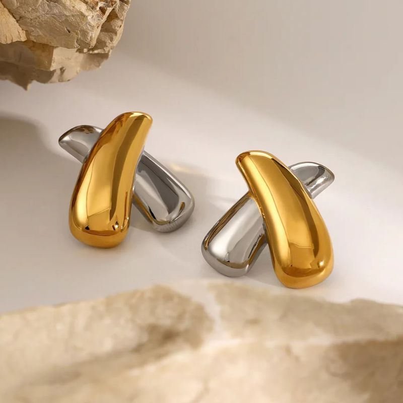 Twee-kleurige Chunky X Vorm Stud Oorbellen - Claire