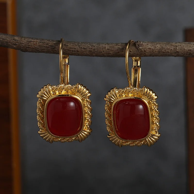 Vintage Gouden Oorbellen met Rode Edelsteen - Nienke