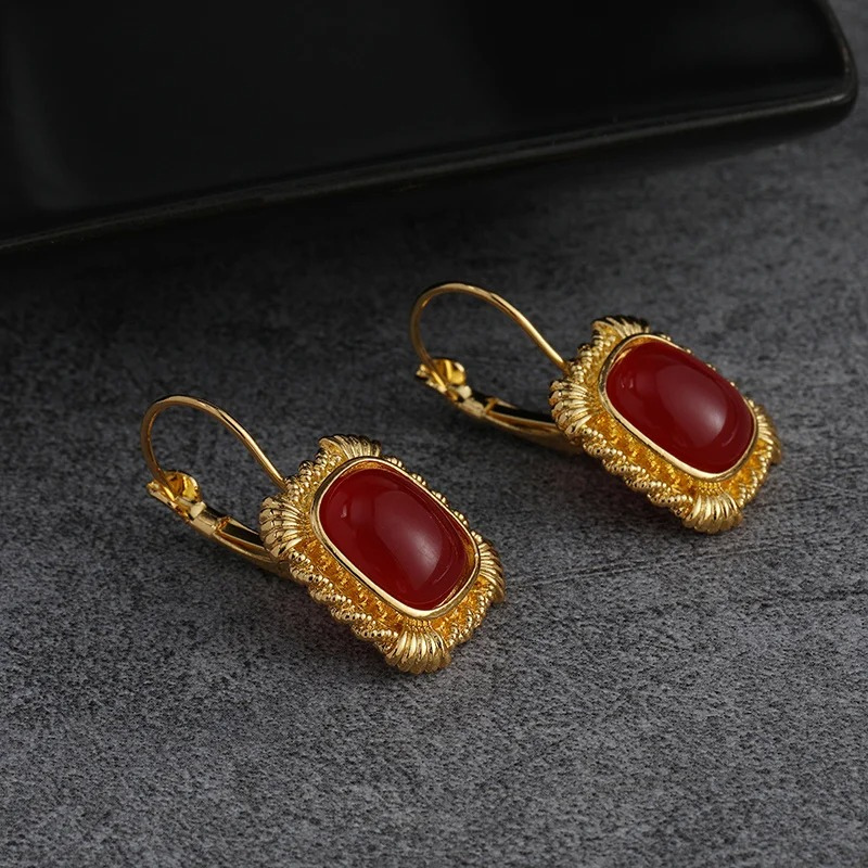 Vintage Gouden Oorbellen met Rode Edelsteen - Nienke
