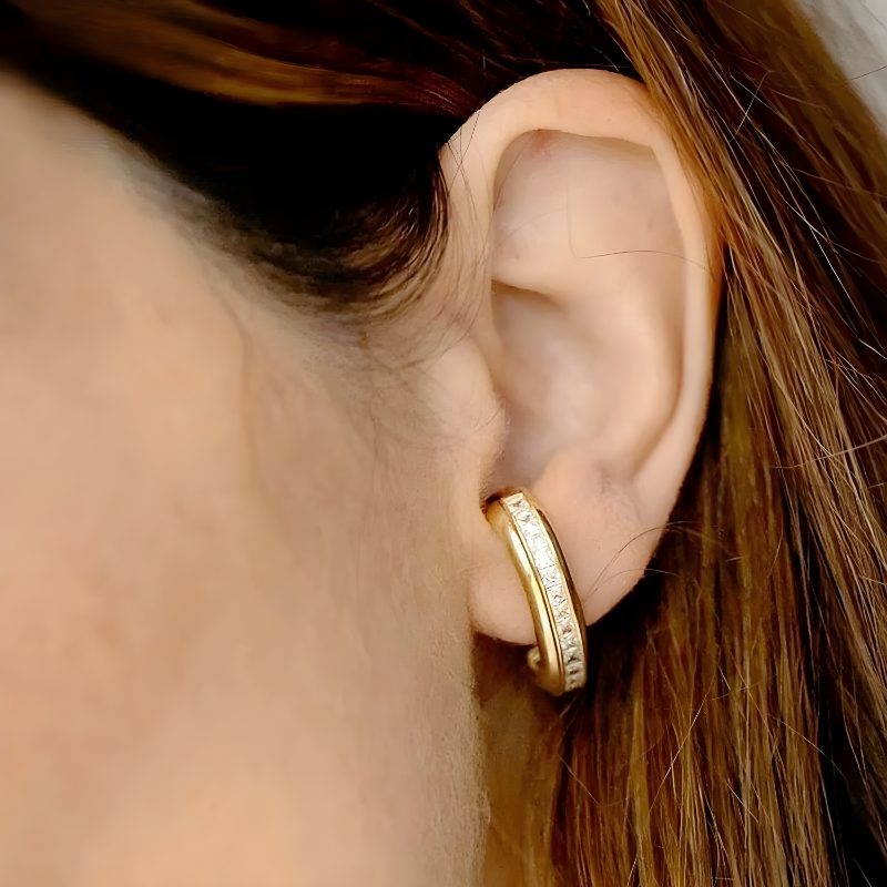 Elegante C-Vormige Zirkonia Oorknopjes – Mabel