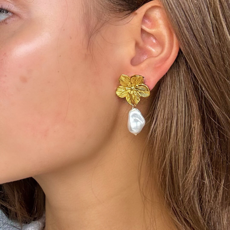 Vergulde Luxe Bloem Parel Oorbel - Amber