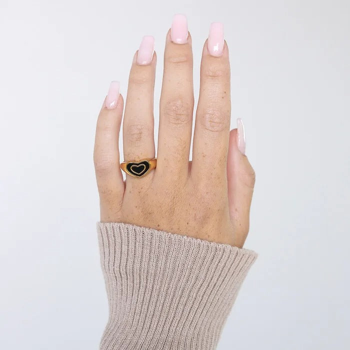 Vergulde zwarte hartvormige Ring - Hattie