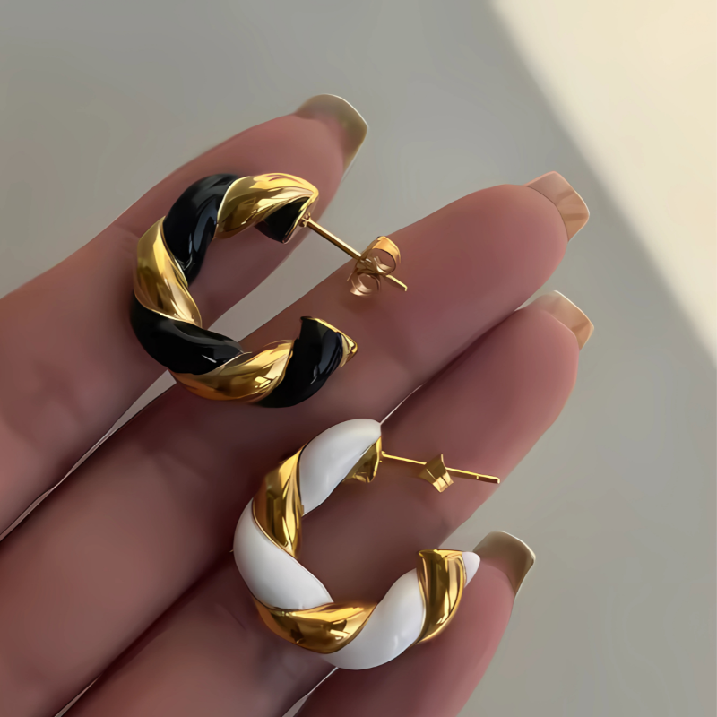 Twisted Hoop Oorbellen met Gouden Plating - Delilah