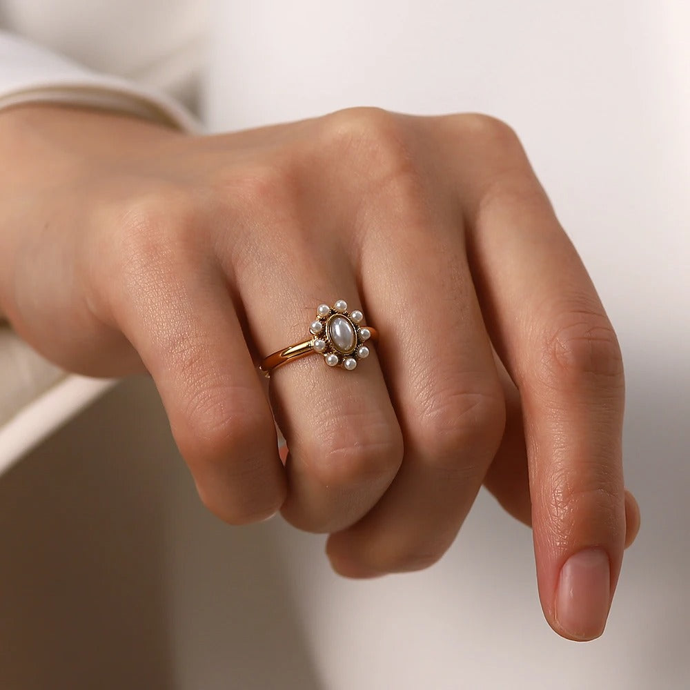 Vergulde Zonnebloem Ring met Witte Parel - Janice