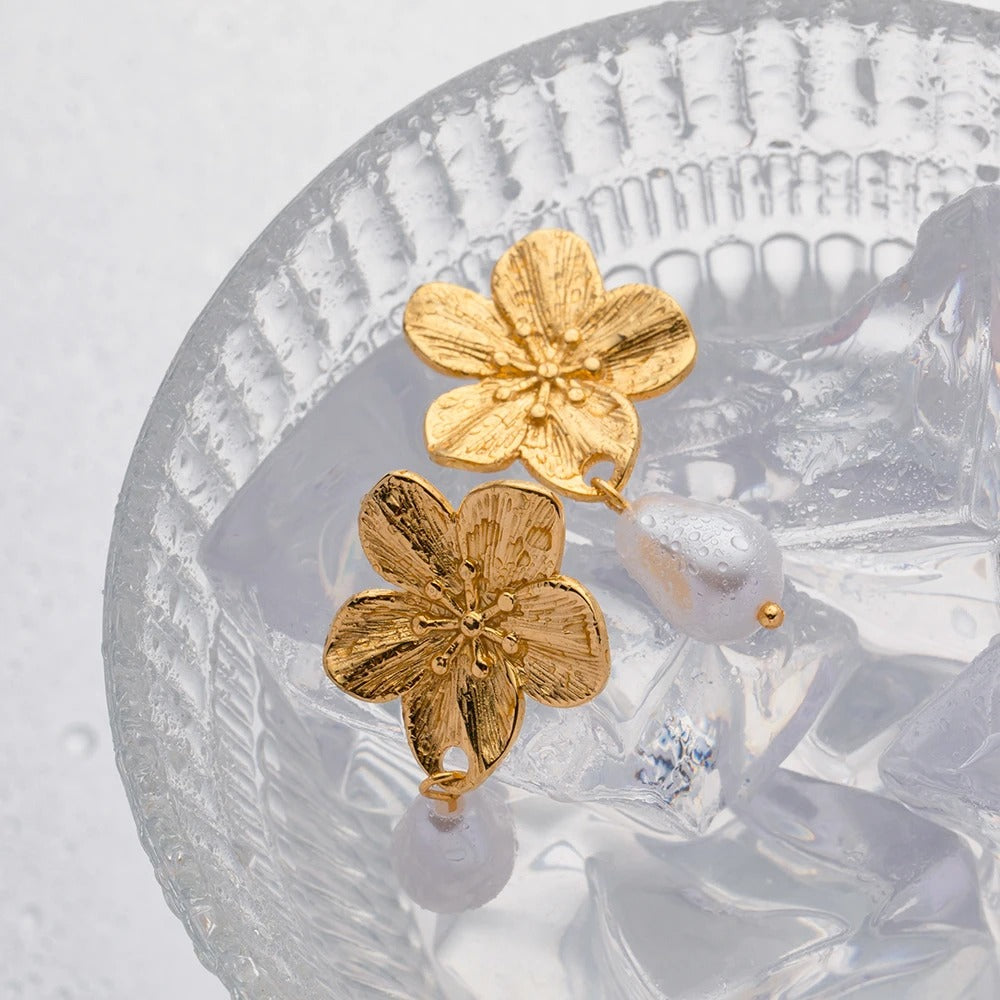 Vergulde Luxe Bloem Parel Oorbel - Amber