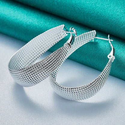 Minimalistische Zilveren Oorbellen voor een Subtiele Look – Becky