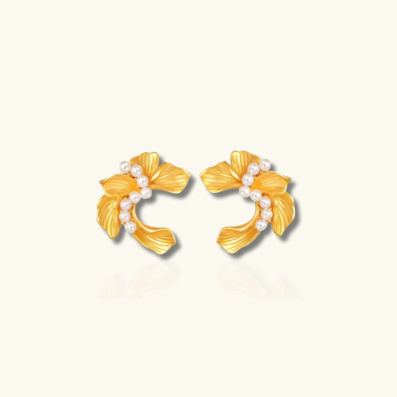 Gouden Vintage Bloemoorbellen met Parel – Sienna