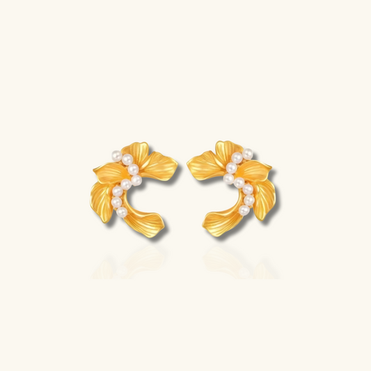 Gouden Vintage Bloemoorbellen met Parel – Sienna