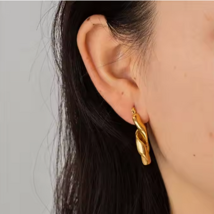 Gouden Geometrische Ovale Bengelende Oorbellen - Hannah