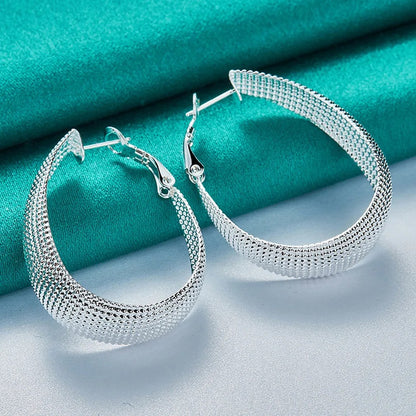 Minimalistische Zilveren Oorbellen voor een Subtiele Look – Becky