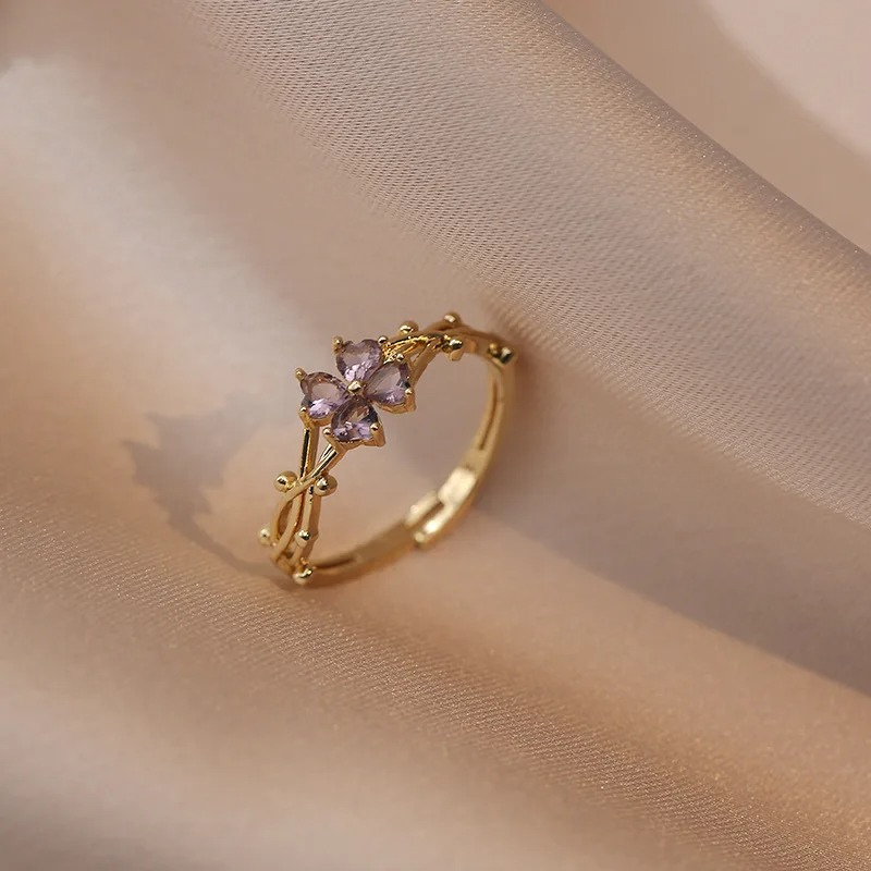 Paarse Bloembladen Ring – Elena