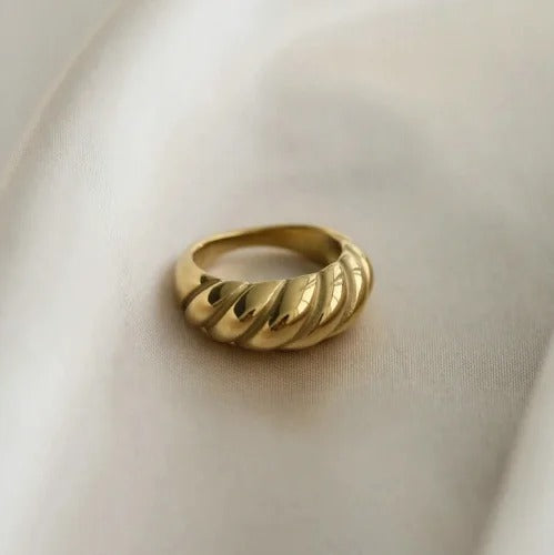 Vergulde Gedraaide Ring - Kristy