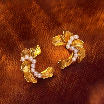 Gouden Vintage Bloemoorbellen met Parel – Sienna