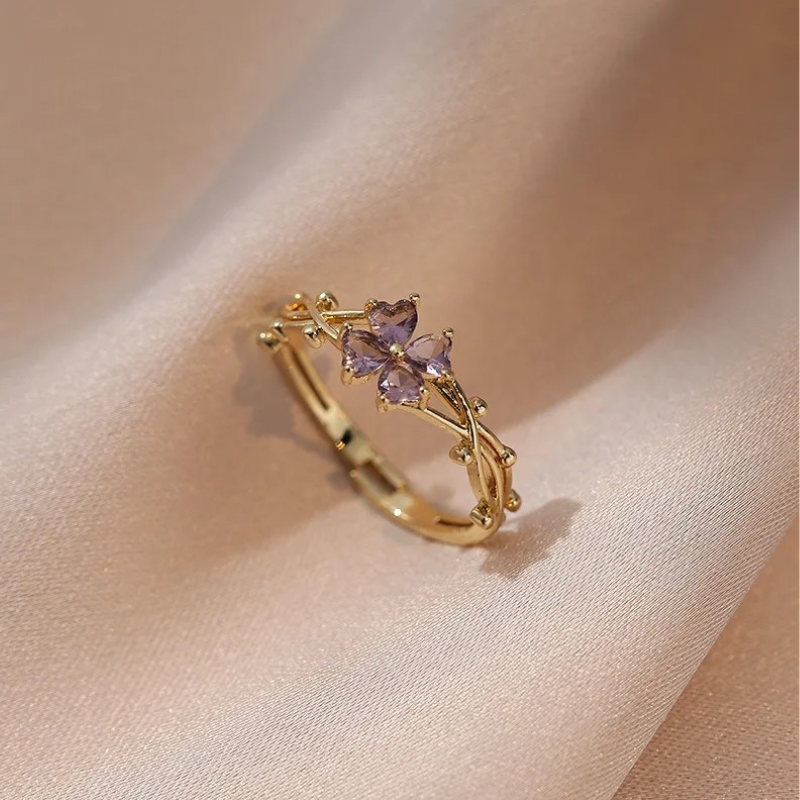 Paarse Bloembladen Ring – Elena