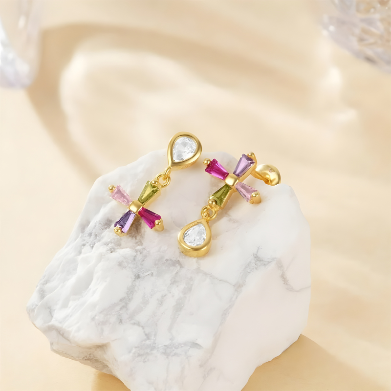 Asymmetrische Zircon Kruis Oorbellen - Maria