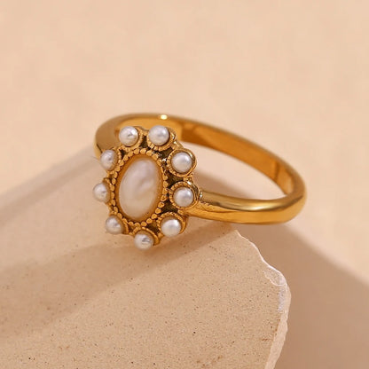 Vergulde Bloem Parel Ring - Cornelia