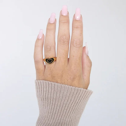 Vergulde zwarte hartvormige Ring - Hattie