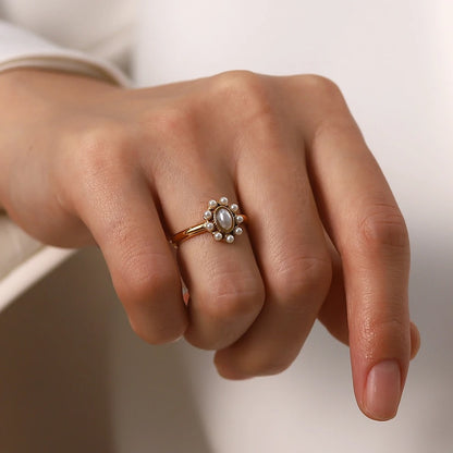 Vergulde Zonnebloem Ring met Witte Parel - Janice