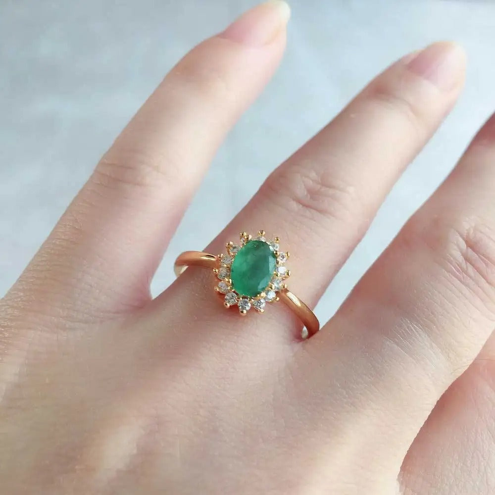 Verguld Elegante Natuurlijke Smaragd Ring - Essie