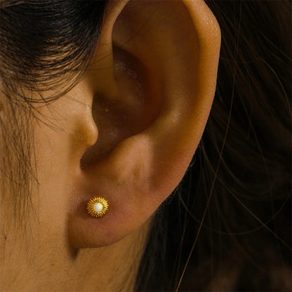 Verguld Sun and Moon Opal Stud Oorbellen – Ottie